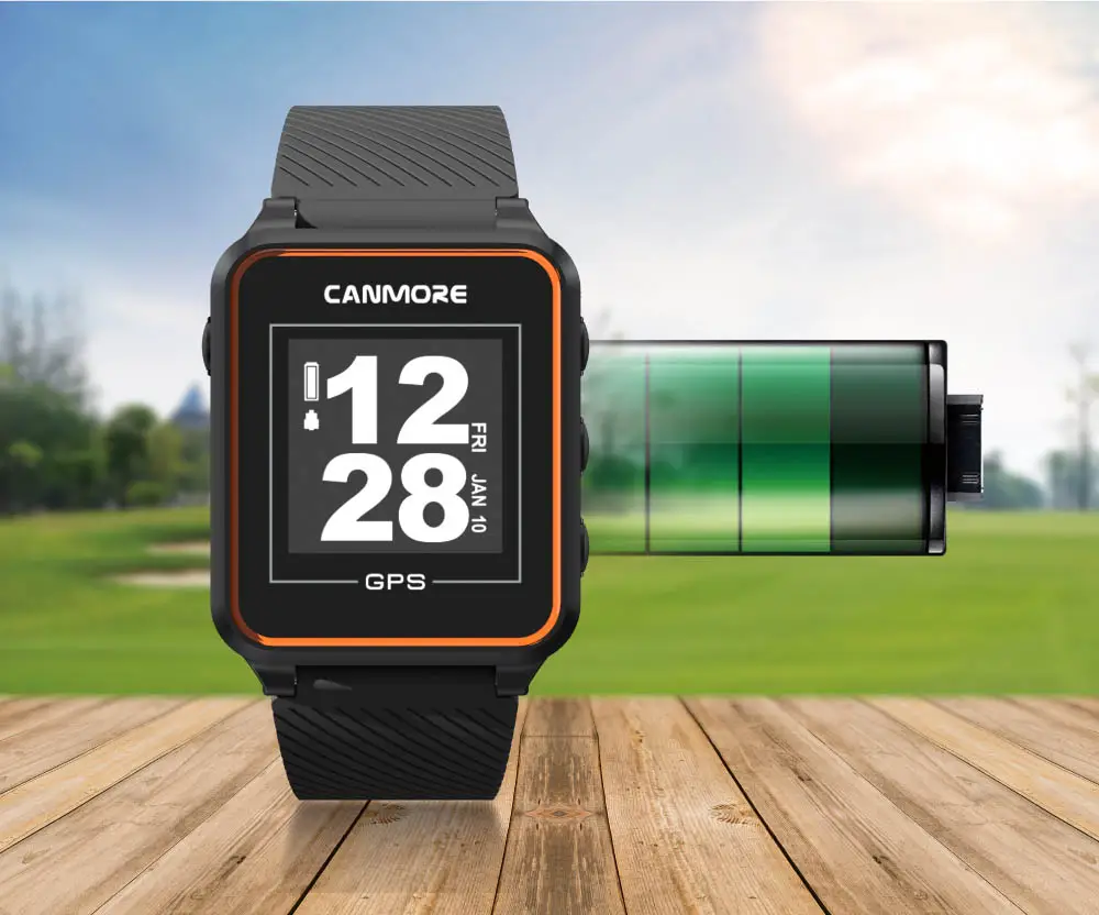 Canmore TW353 noire au bord d'un parcours de golf, illustrant l'autonomie de la batterie
